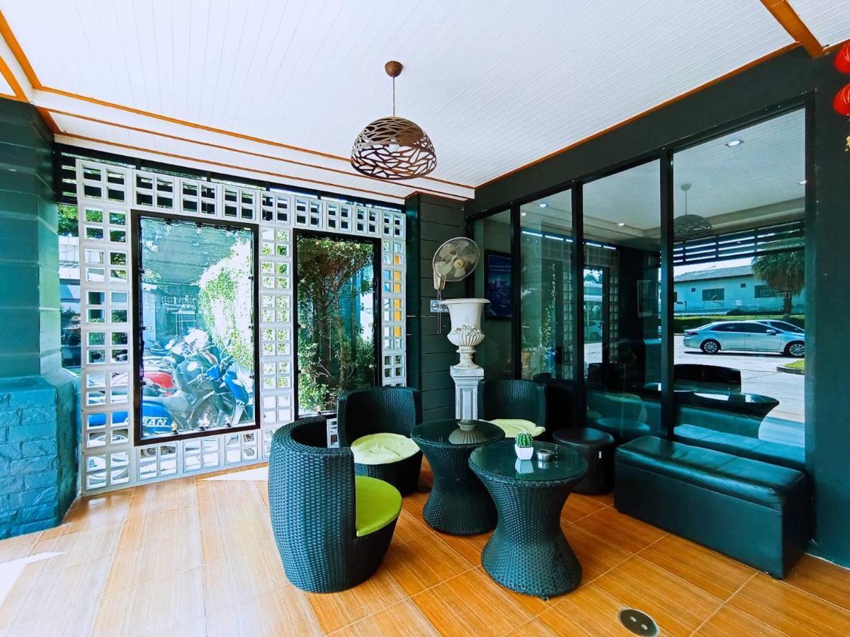 The S Design Hotel Бурирам Екстериор снимка