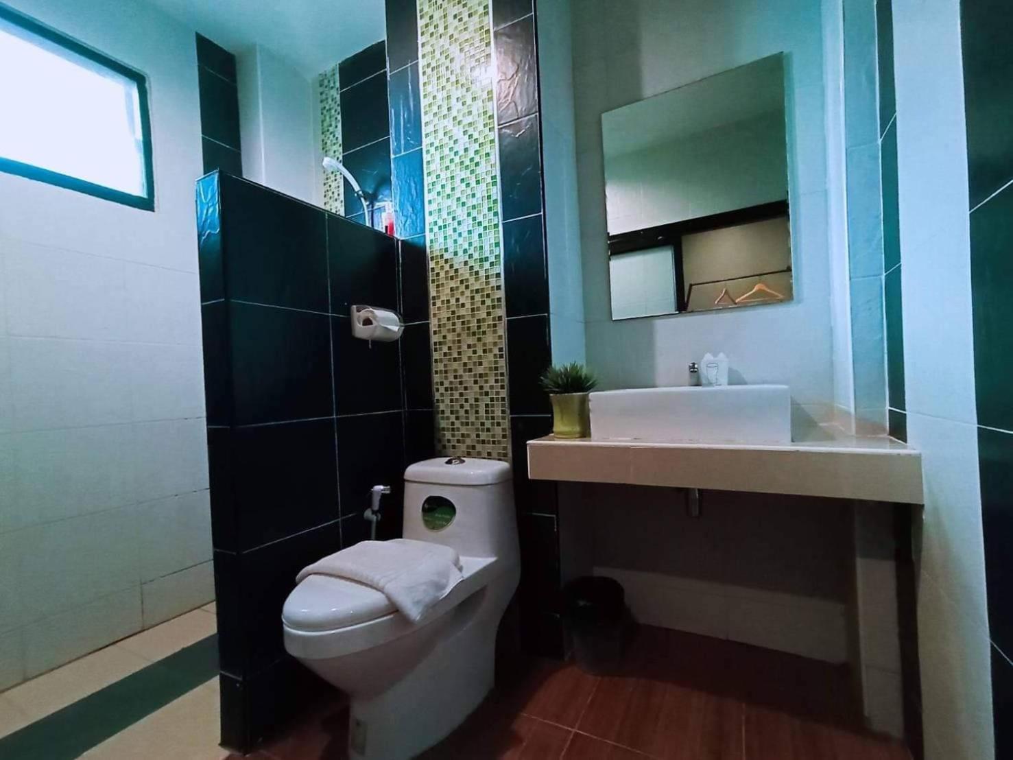 The S Design Hotel Бурирам Екстериор снимка