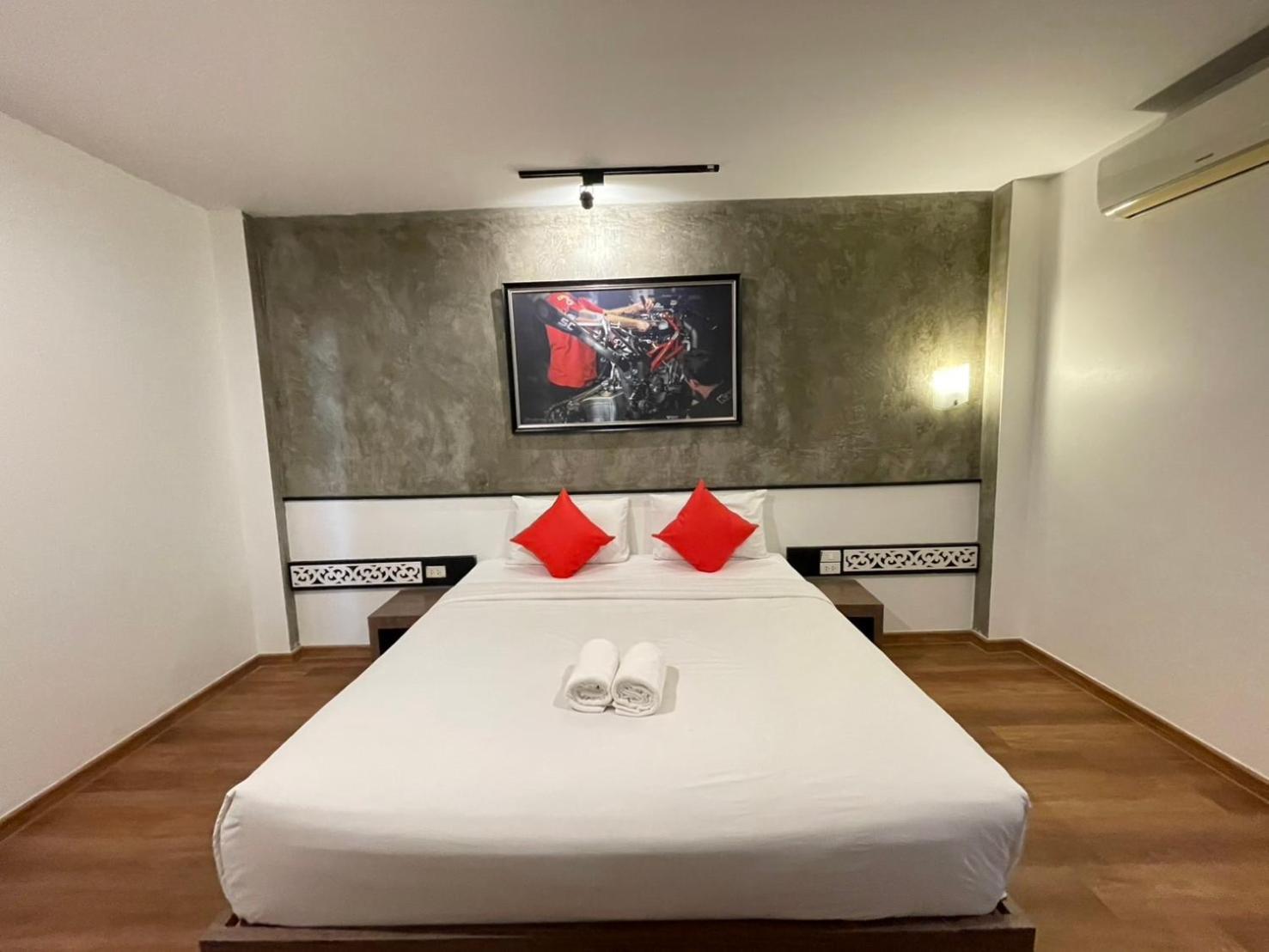 The S Design Hotel Бурирам Екстериор снимка
