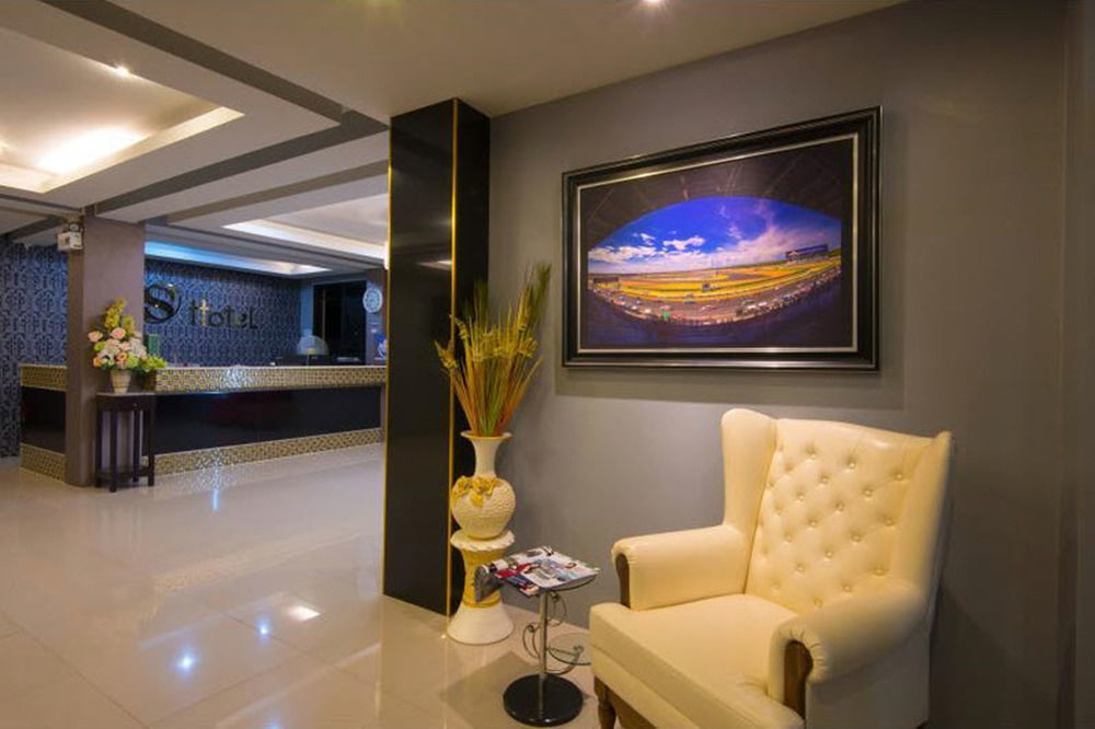 The S Design Hotel Бурирам Екстериор снимка