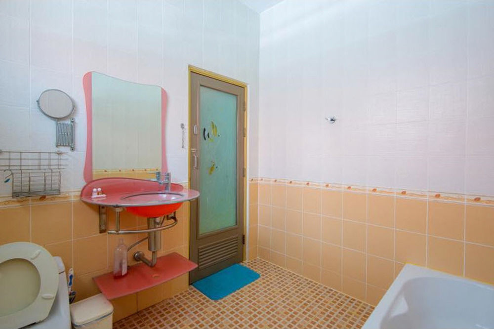 The S Design Hotel Бурирам Екстериор снимка